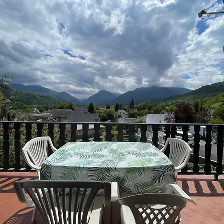 Pyrenees View Poolyer Apartment